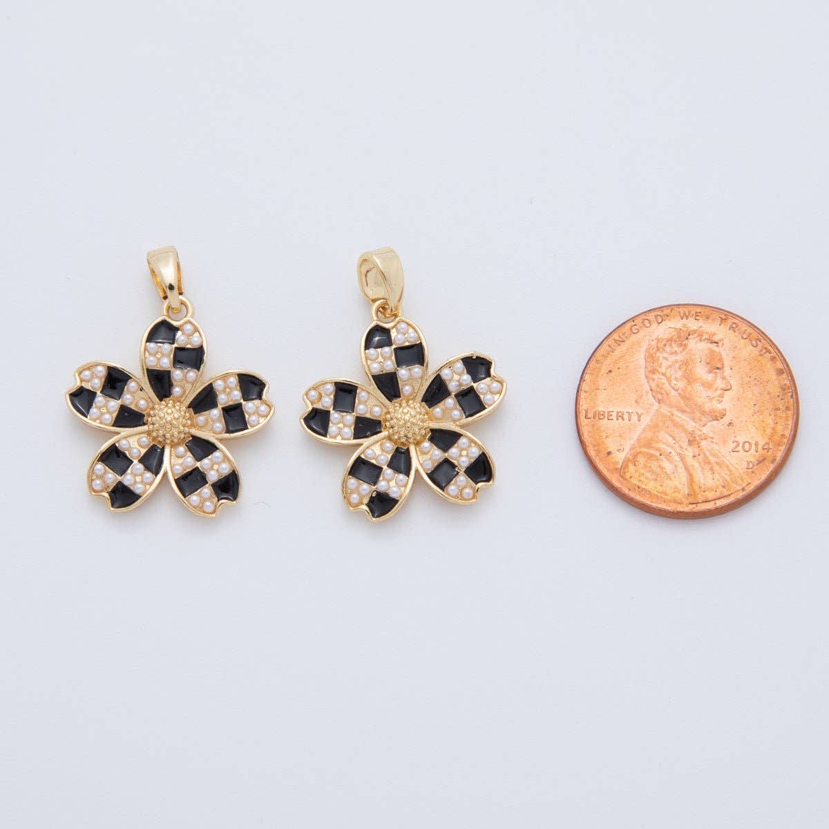 18K Gold Filled Shell Pearl Checkered Flower Pendant | CHARM ONLY